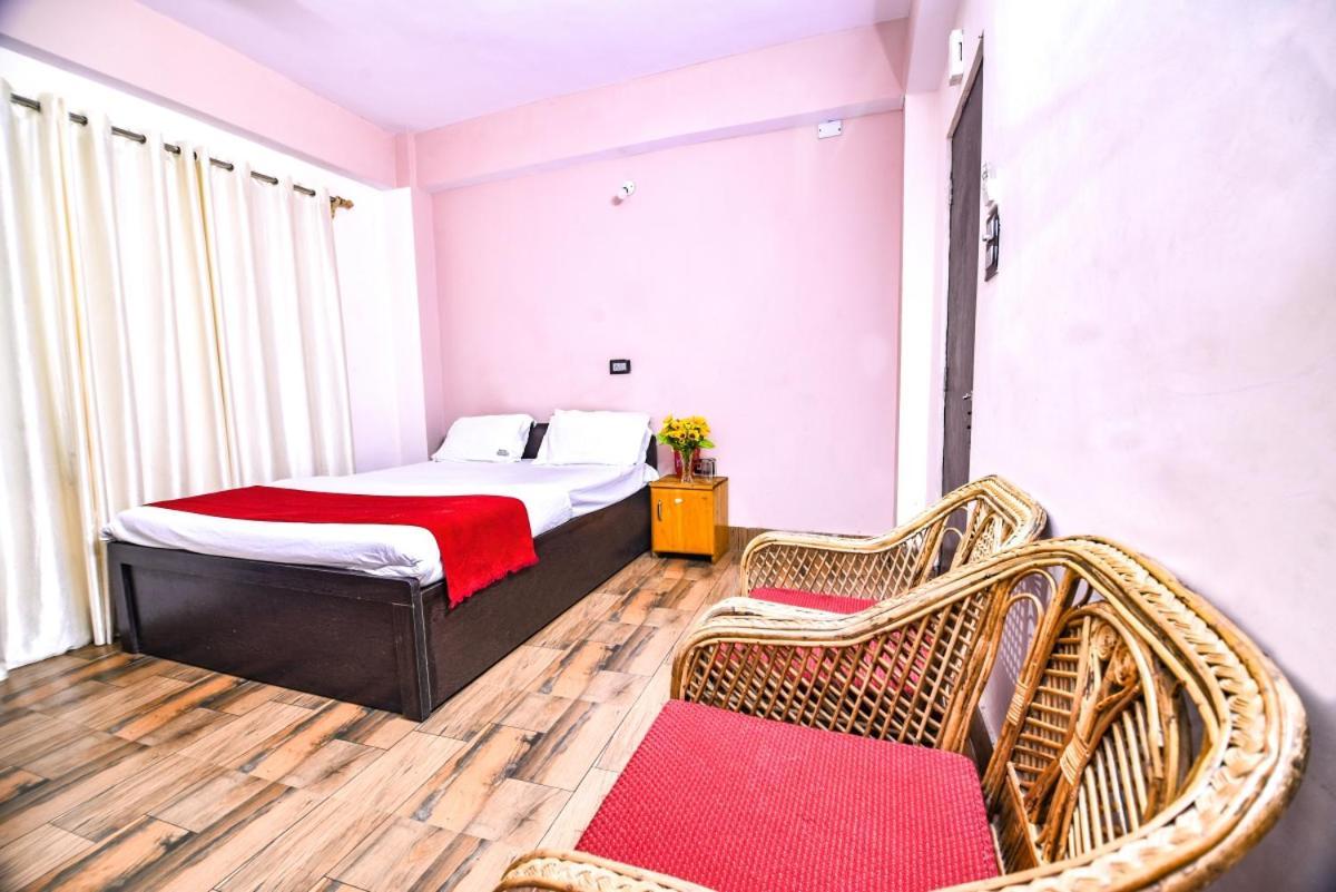 Hotel Aashiyana Калимпонг Екстериор снимка